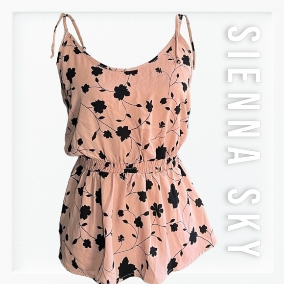 NWT Sienna Sky Blush Color Floral Strappy Blouse sz M - Picture 1 of 11